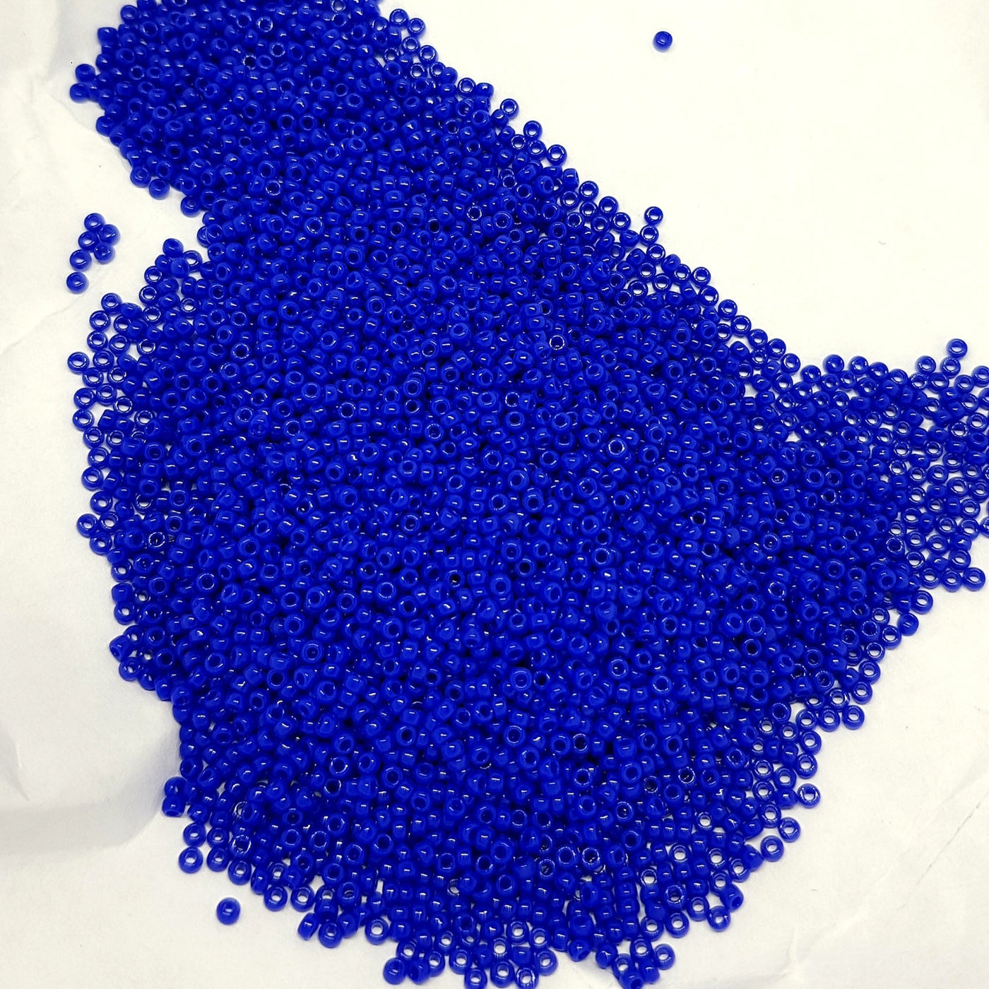 חרוזי מיוקי יפניים, גודל 15 - קטן ביותר (1.5 מ"מ) חור פנימי 0.7 מ"מ בצבע כחול