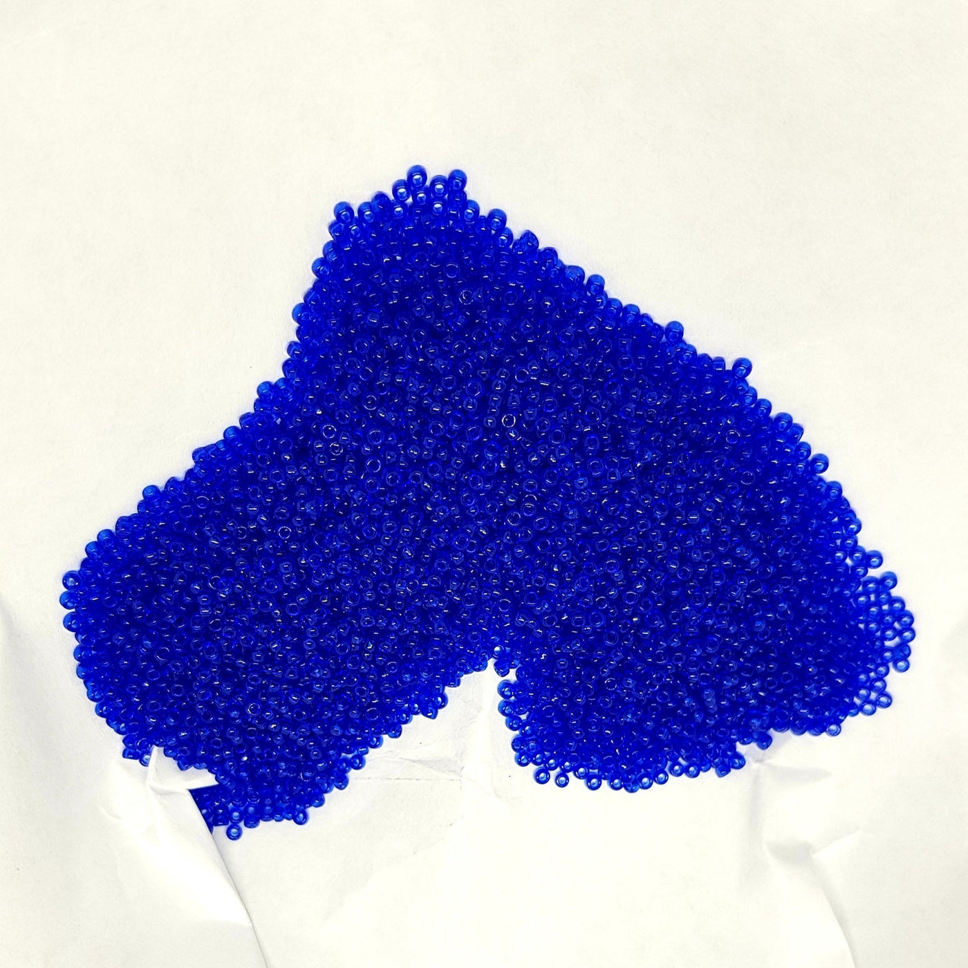 חרוזי מיוקי יפניים, גודל 15 - קטן ביותר (1.5 מ"מ) חור פנימי 0.7 מ"מ בצבע כחול ספיר שקוף