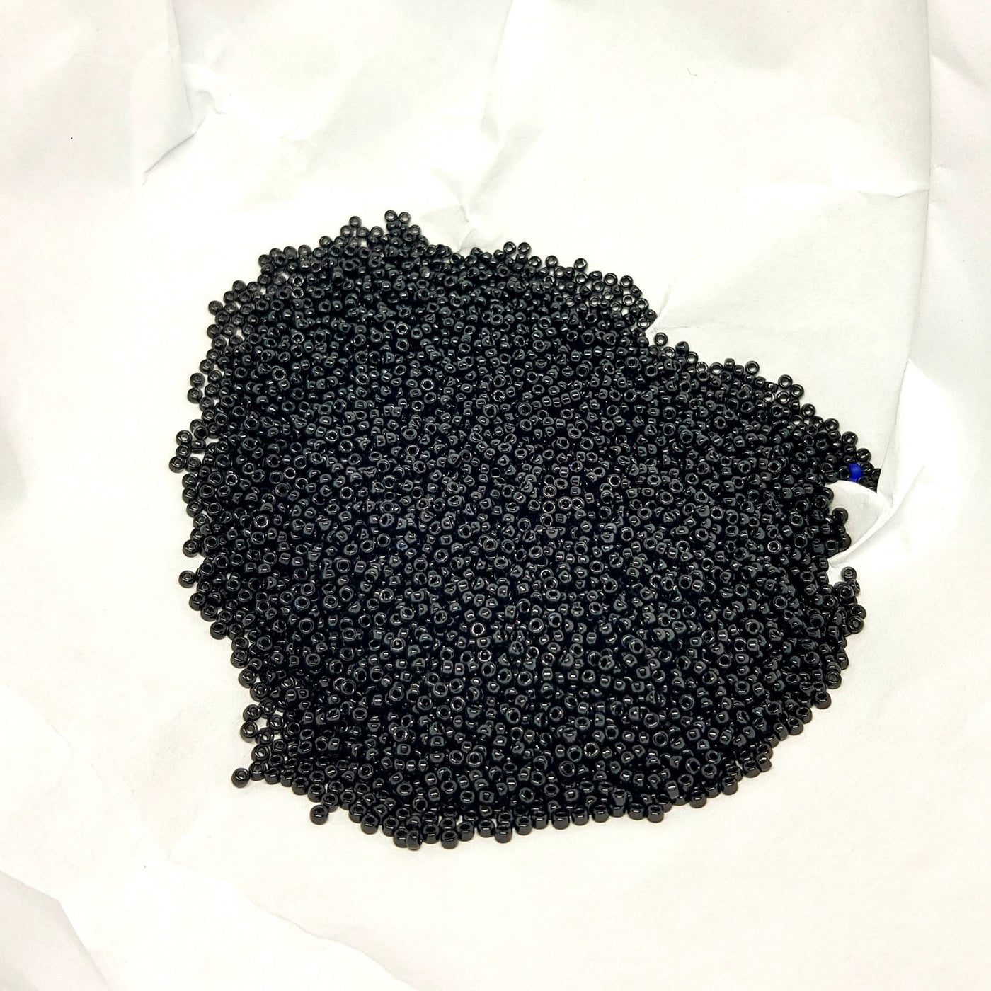 חרוזי מיוקי יפניים, גודל 15 - קטן ביותר (1.5 מ"מ) חור פנימי 0.7 מ"מ בצבע שחור