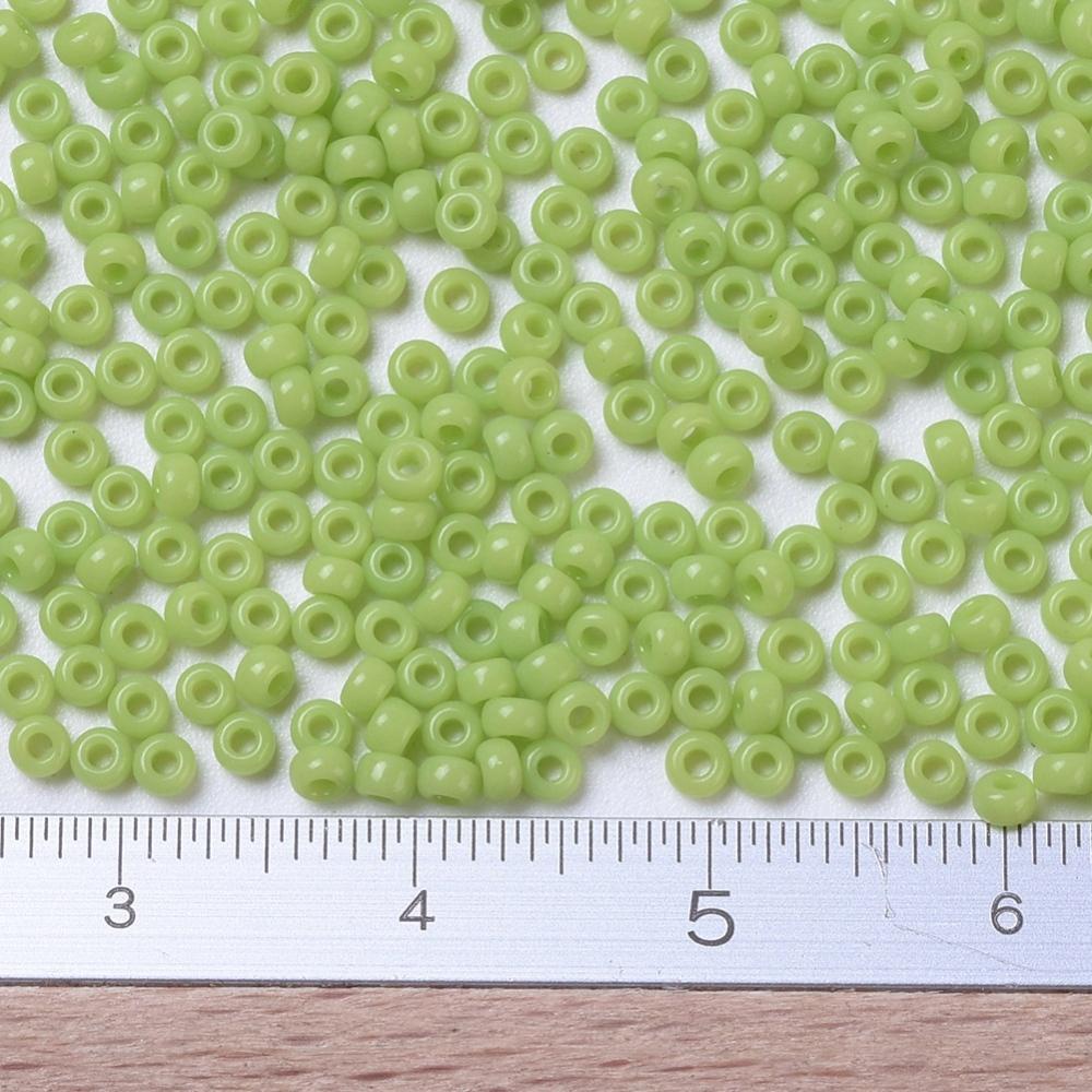 חרוזים יפנים מיוקי ירוק בהיר, גודל 11 (2 מ"מ) חור 0.8 מ"מ, 10 גרם